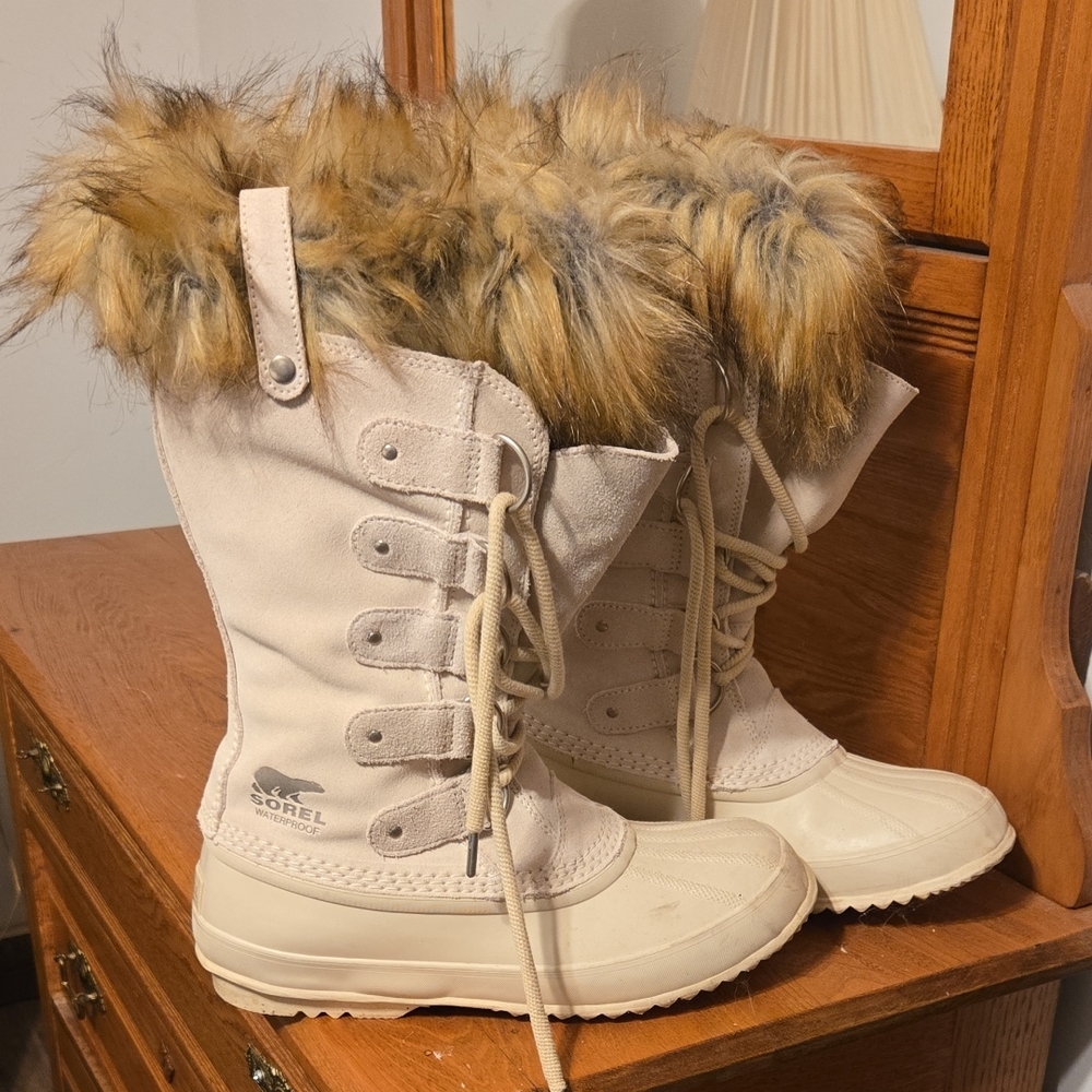 Sorel Women's Tan and Cream Suede Winter Boots